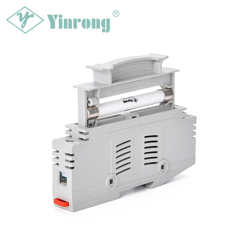 Cén Fáth a Bhfuil an Sealbhóir Fiús Iarnróid 1500VDC 30A 10 × 85mm PV Gréine ina Chomhpháirt Chriticiúil Sábháilteachta do Chórais Cumhachta Gréine Nua-Aimseartha